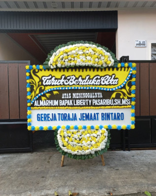 Papan Bunga Duka di Padang Tiakar