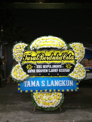 Papan Bunga Duka di Padang Tiakar